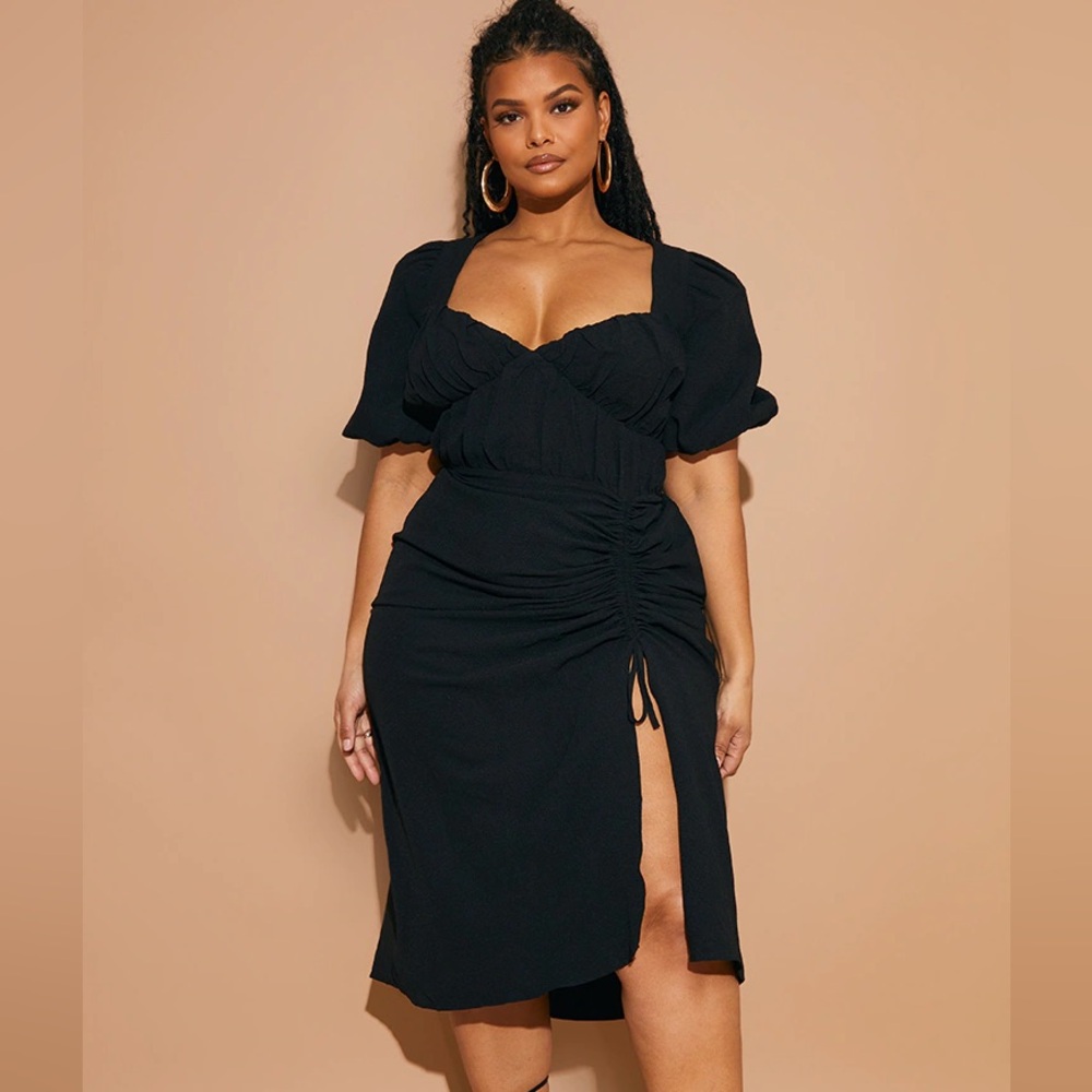 PrettyLittleThing PLUS BLACK PUFF SLEEVE RUCHED SIDE SPLIT MIDI DRESS